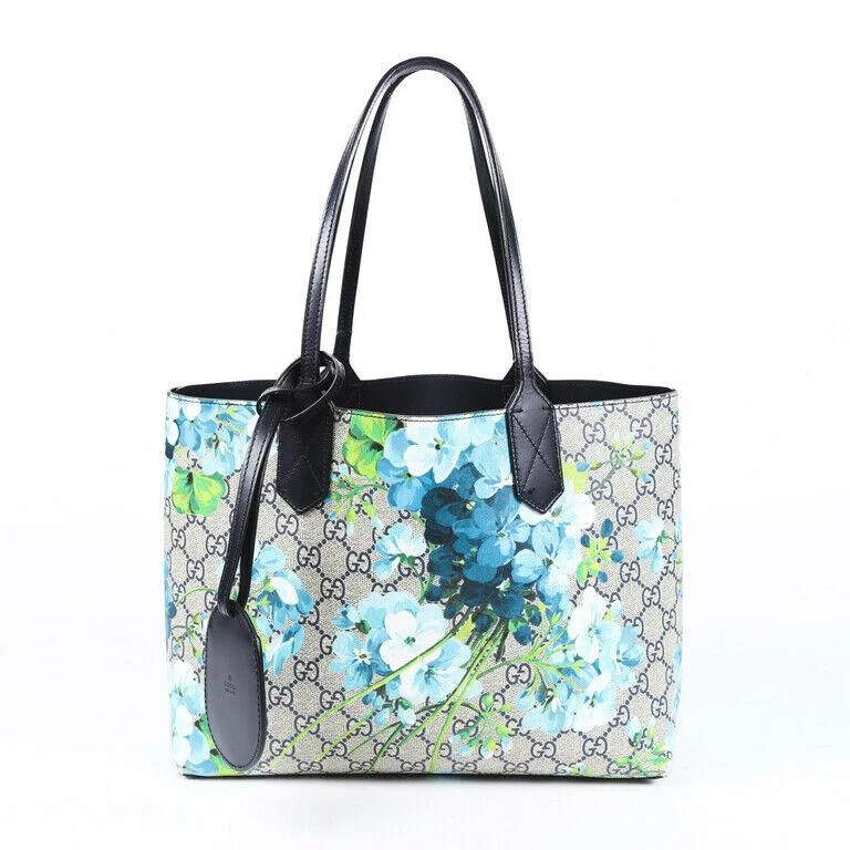 Gucci handbags for women with a patent - leather finishGucci Small Blooms GG Supreme Reversible Tote