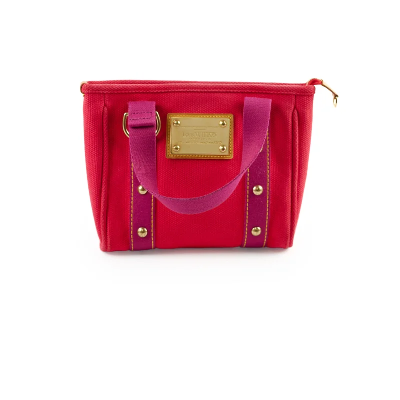 Ladies Louis Vuitton Capucines bags with a detachable shoulder strapLouis Vuitton Canvas Tote Red