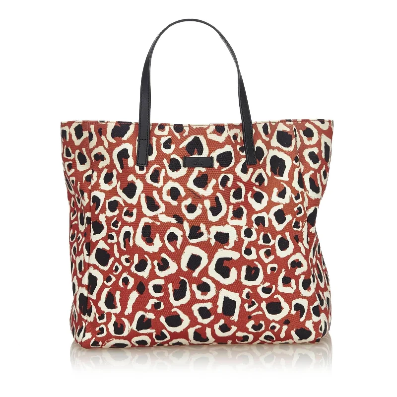 Women Gucci bags with a front - flap pocket for quick - access itemsGucci Leopard Printed Nylon Tote (SHG-10215)