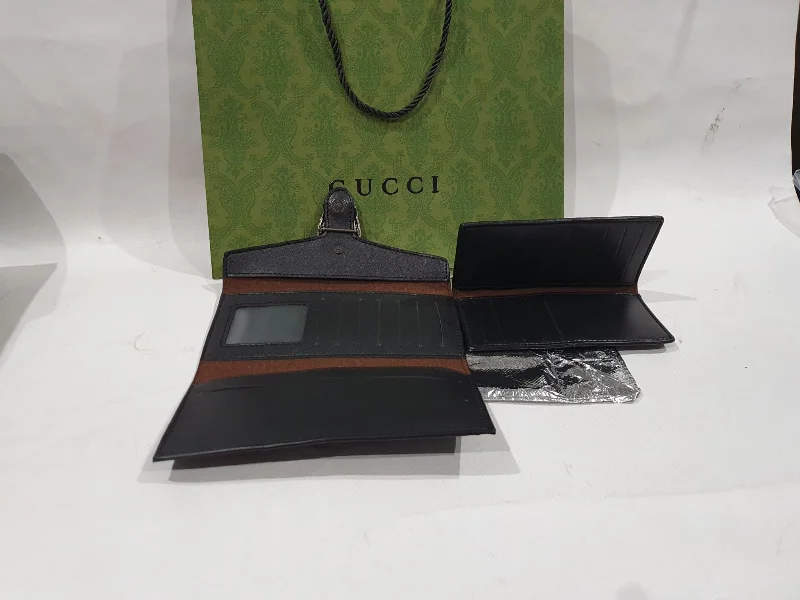 Gucci Marmont bags for women with a contrast - colored interiorGucci 2in1 Wallet (With a Card Holder )