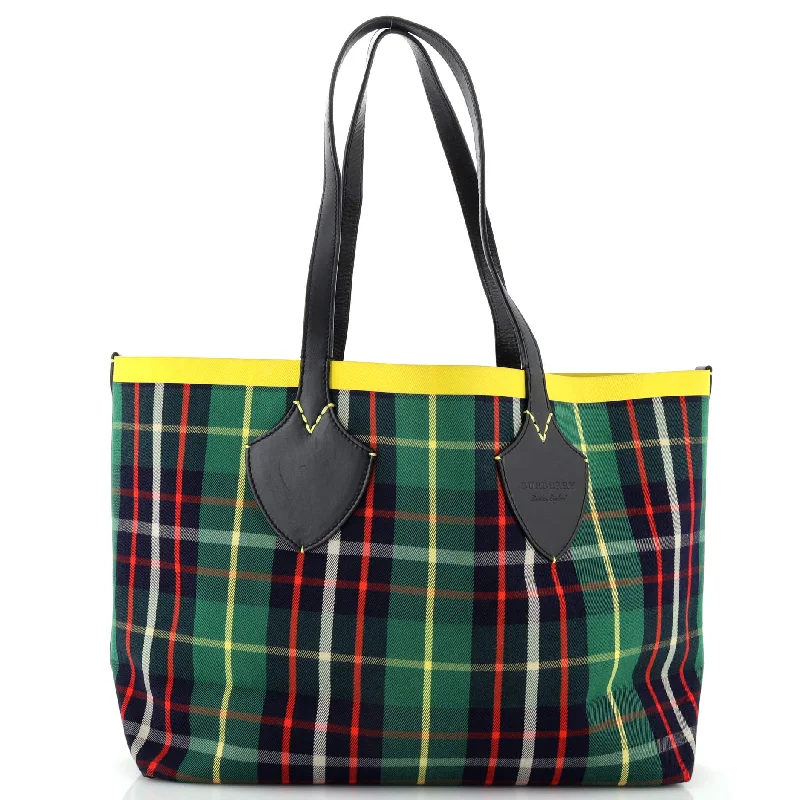 Customizable Burberry Bags with Personalized CharmsReversible Giant Tote Tartan Cotton Medium