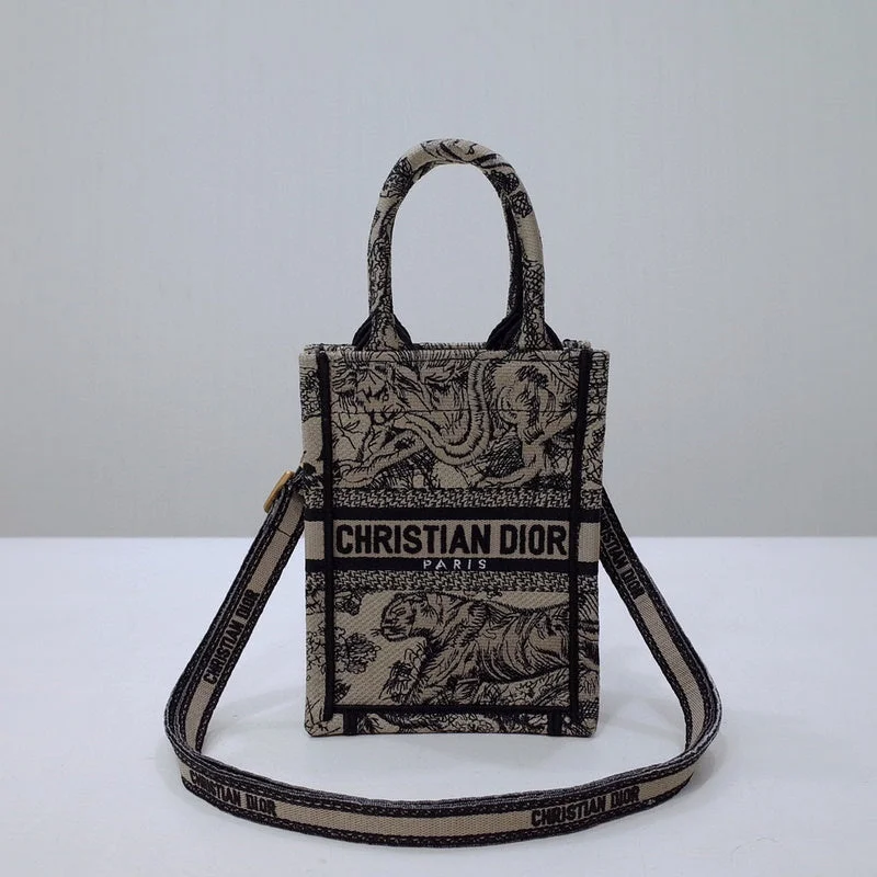 Trendsetting Christian Dior crossbody bags with a colorful strapChristian Dior  Bags - 3539