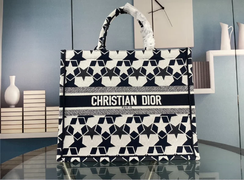 Christian Dior handbags with a removable shoulder strap for versatilityChristian Dior woman Handbag